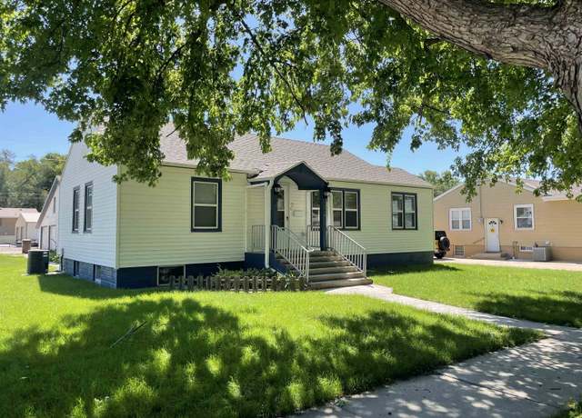 Property at 1719 B Ave, Gothenburg, NE 69138, 4 beds, 3 baths