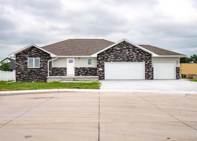 Property at 5305 18th Avenue Pl, Kearney, NE 68845, 5 beds, 3 baths