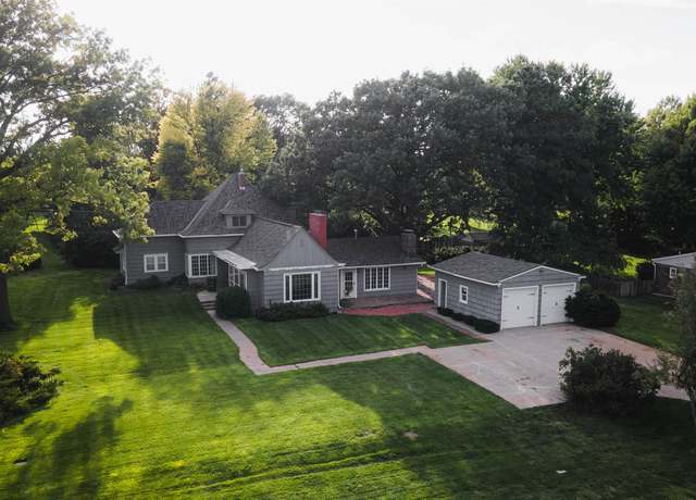 Property at 1201 Pershing Rd, Hastings, NE 68901, 4 beds, 3 baths