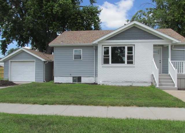 Property at 924 D Ave, Gothenburg, NE 69138, 3 beds, 2 baths