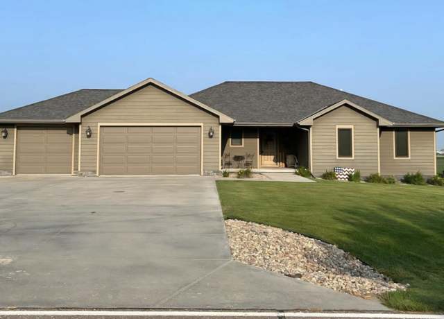 Property at 1608 S Wabash Ave, Hastings, NE 68901, 5 beds, 3 baths