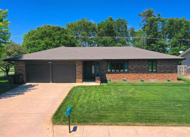 Property at 1720 Apache Ave, Hastings, NE 68901, 2 beds, 2 baths