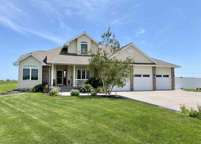 Property at 1110 W 102nd Street Pl, Kearney, NE 68845, 6 beds, 4 baths