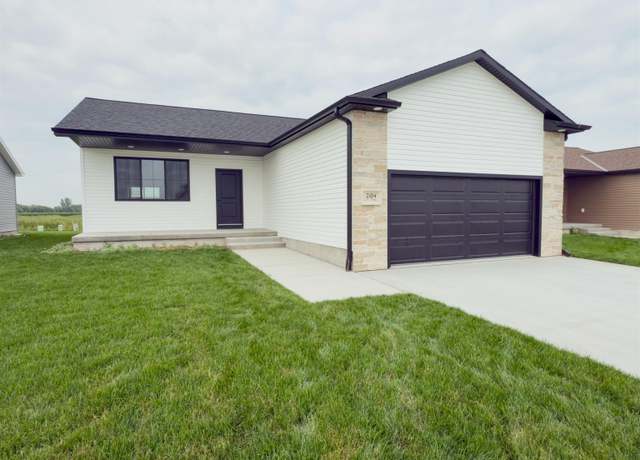 Property at 2104 E 41st St, Kearney, NE 68847, 4 beds, 3 baths