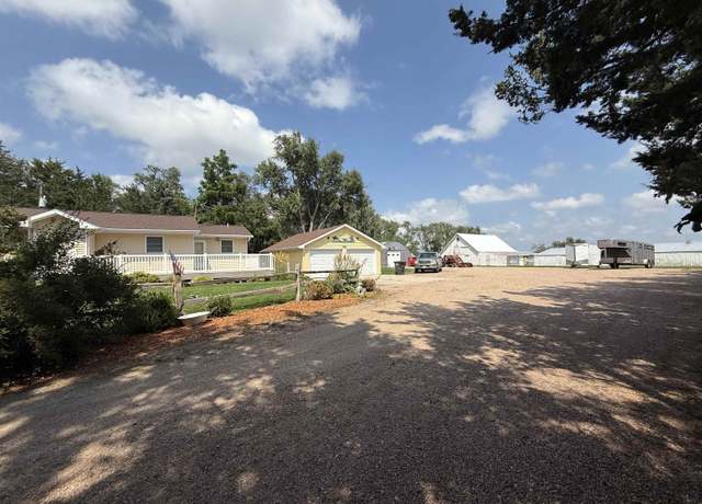 Property at 10015 17th Ave, Kearney, NE 68845, 3 beds, 3 baths