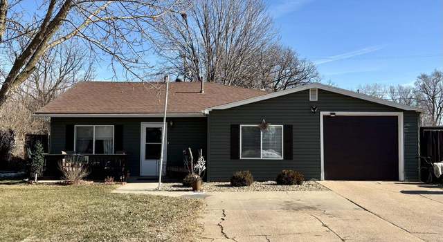 Photo of 415 S Woodland Ave, Hastings, NE 68901