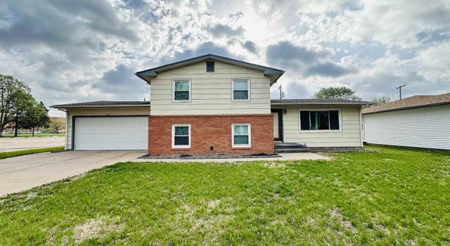 Photo of 1324 N Saunders Ave, Hastings, NE 68901