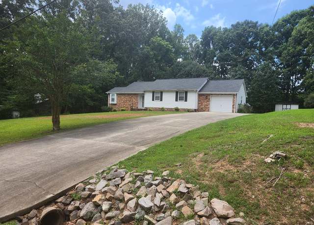Property at 104 Forestroad Dr, Danville, VA 24540, 3 beds, 2 baths
