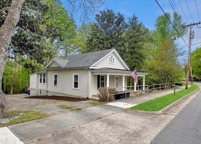 Property at 1607 Westover Dr, Danville, VA 24541, 3 beds, 2 baths