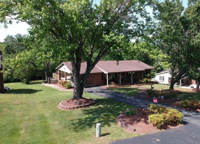 Property at 117 Highland Rd, Gretna, VA 24557, 3 beds, 2.5 baths