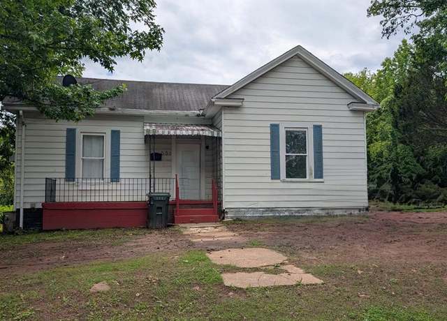 Property at 633 Kemper Rd, Danville, VA 24541, 3 beds, 1.5 baths