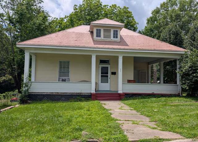 Property at 300 Campbell St, Danville, VA 24540, 4 beds, 1 bath