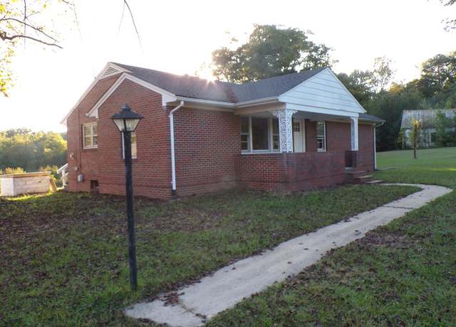 Property at 1080 Cedar Rd, Ringgold, VA 24586, 3 beds, 1.5 baths
