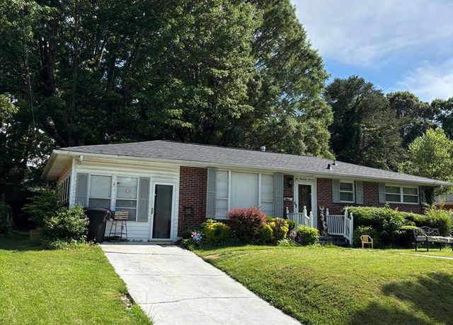 Property at 207 Brentwood Dr, Danville, VA 24540, 3 beds, 2 baths