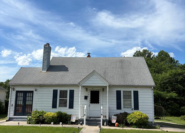 Property at 190 Rocklawn Ave, Danville, VA 24540, 2 beds, 1 bath