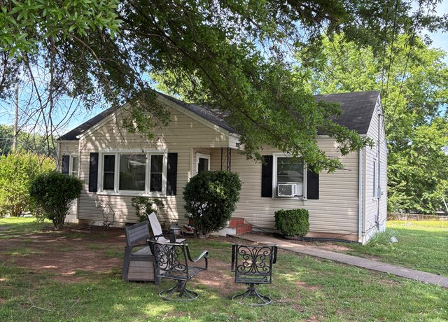 Property at 855 Melrose Ave, Danville, VA 24540, 3 beds, 1 bath