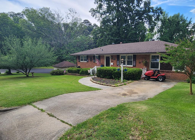 Property at 513 Parkland Dr, Danville, VA 24540, 4 beds, 2 baths