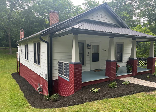 Property at 305 Campbell St, Danville, VA 24540, 3 beds, 1 bath