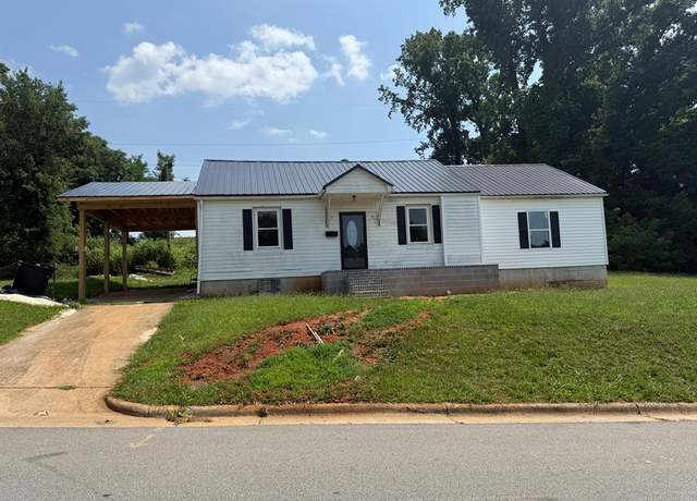Property at 121 Fagan St, Danville, VA 24540, 4 beds, 4.5 baths
