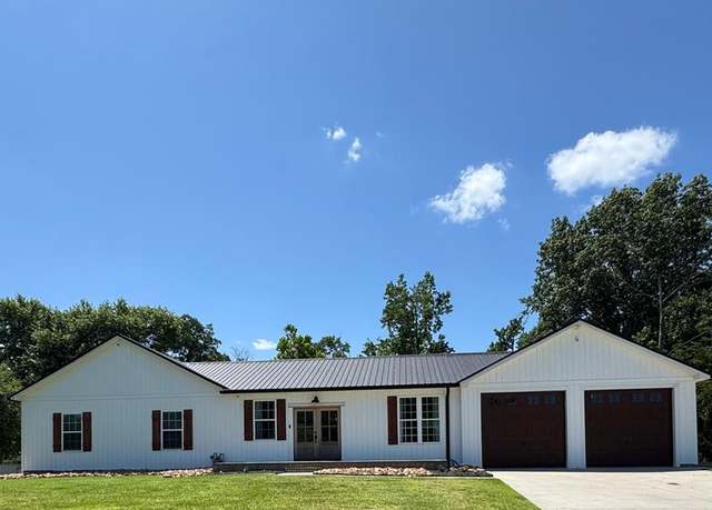 Property at 535 Woodlawn Dr, Danville, VA 24541, 3 beds, 2.5 baths