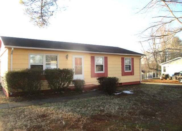 Property at 205 Southland Dr, Martinsville, VA 24112, 3 beds, 1 bath