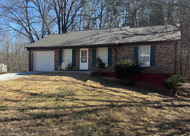 Property at 303 Robin Dr, Danville, VA 24541, 4 beds, 1.5 baths