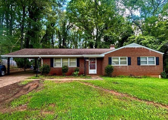 Property at 801 Hazelwood Ln, Martinsville, VA 24112, 3 beds, 2 baths