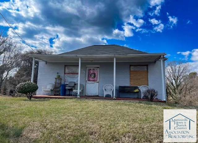 Property at 1036 Brookdale St, Martinsville, VA 24112, 2 beds, 1 bath