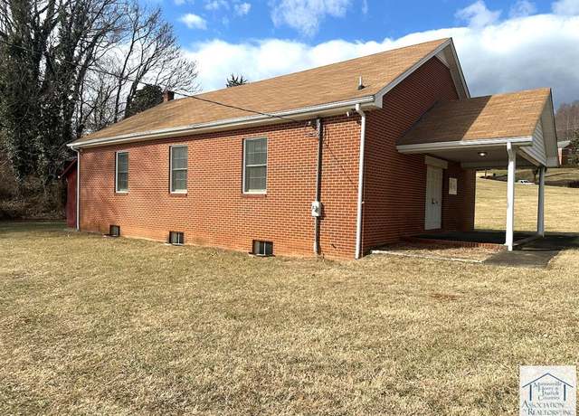 Property at 201 Blue Ridge St, Stuart, VA 24171, 1 bath