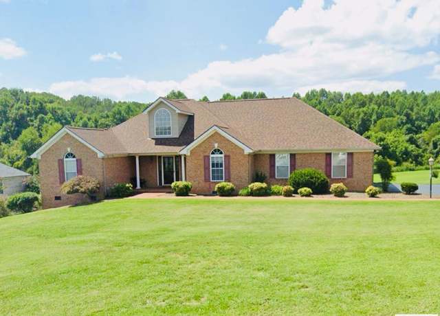Property at 252 Farmingdale Dr, Martinsville, VA 24112, 4 beds, 3.5 baths