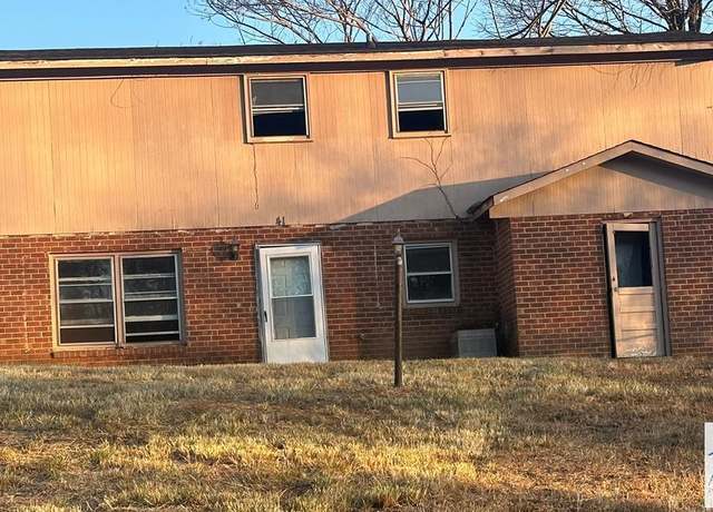 Property at 41 Cedarwood Ct, Martinsville, VA 24112, 3 beds, 1 bath