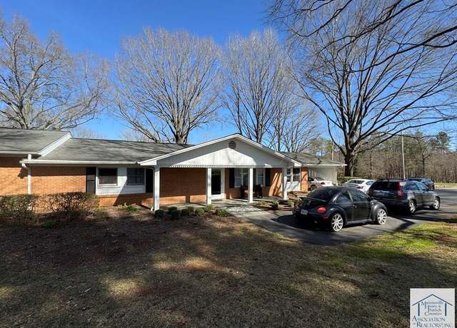 Property at 300 Edgewood Dr, Stanleytown, VA 24168, 2 beds, 2.5 baths