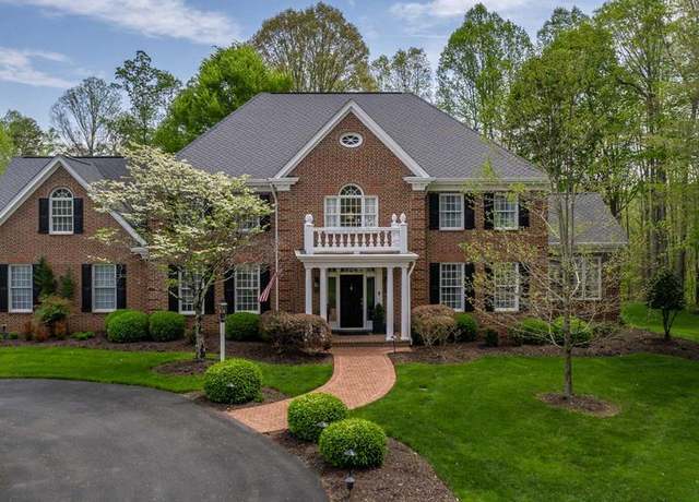 Property at 305 Hunt Woods Dr, Martinsville, VA 24112, 4 beds, 3.5 baths