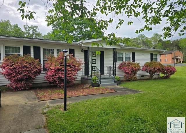 Property at 444 Chatmoss Ct, Martinsville, VA 24112, 2 beds, 1.5 baths