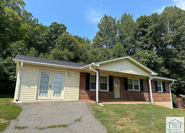 Property at 125 Shelton Cir, Stuart, VA 24171, 3 beds, 1.5 baths