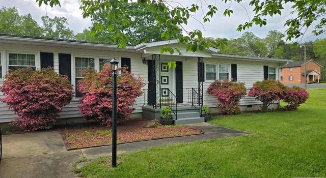 Photo of 444 Chatmoss Ct, Martinsville, VA 24112