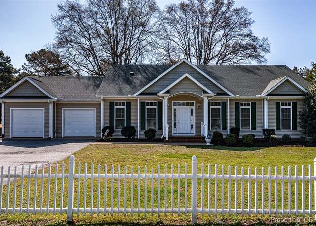 Property at 321 Fairway Dr, Kilmarnock, VA 22482, 3 beds, 2.5 baths