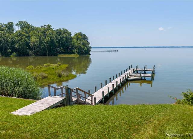 Property at 2 River Village Dr, Weems, VA 22576