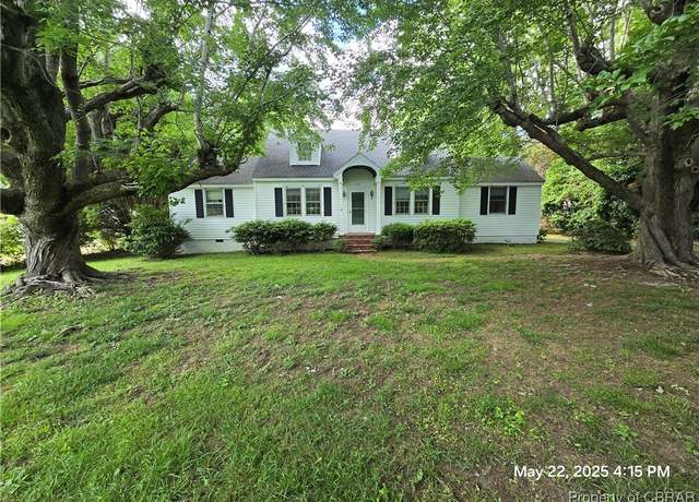 Property at 300 Irvington Rd, Kilmarnock, VA 22482, 3 beds, 2 baths