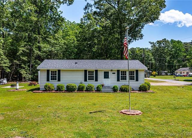 Property at 25 Little John St, Reedville, VA 22539, 3 beds, 1.5 baths