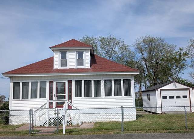 Property at 6029 Daisy St, Chincoteague, VA 23336, 2 beds, 1 bath