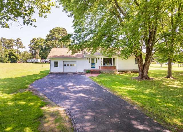 Property at 22347 Custis St, Wachapreague, VA 23480, 2 beds, 1 bath