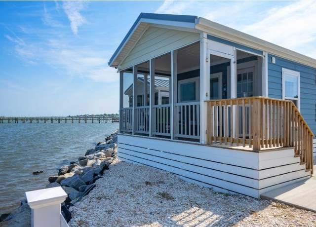 Property at 2477-#3 Main St, Chincoteague, VA 23336, 2 beds, 1 bath
