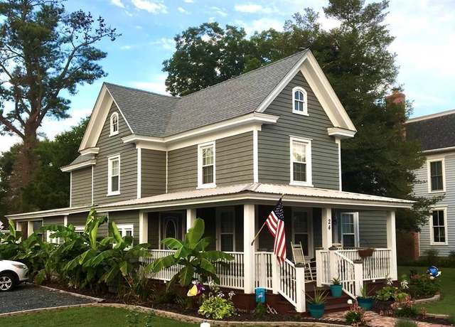 Property at 24 Main St, Wachapreague, VA 23480, 2 beds, 2 baths