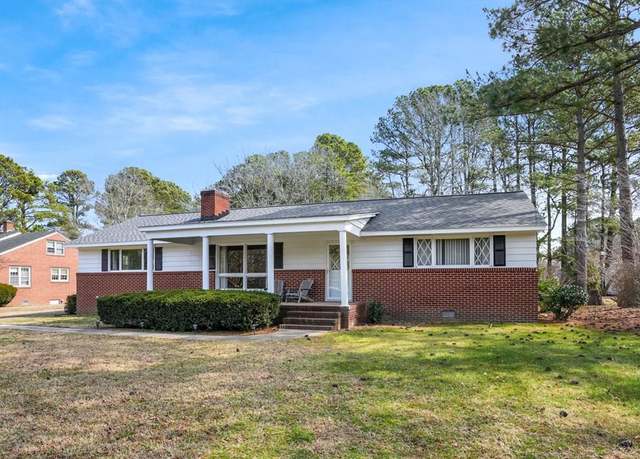 Property at 33 Hill St, Onancock, VA 23417, 3 beds, 1.5 baths