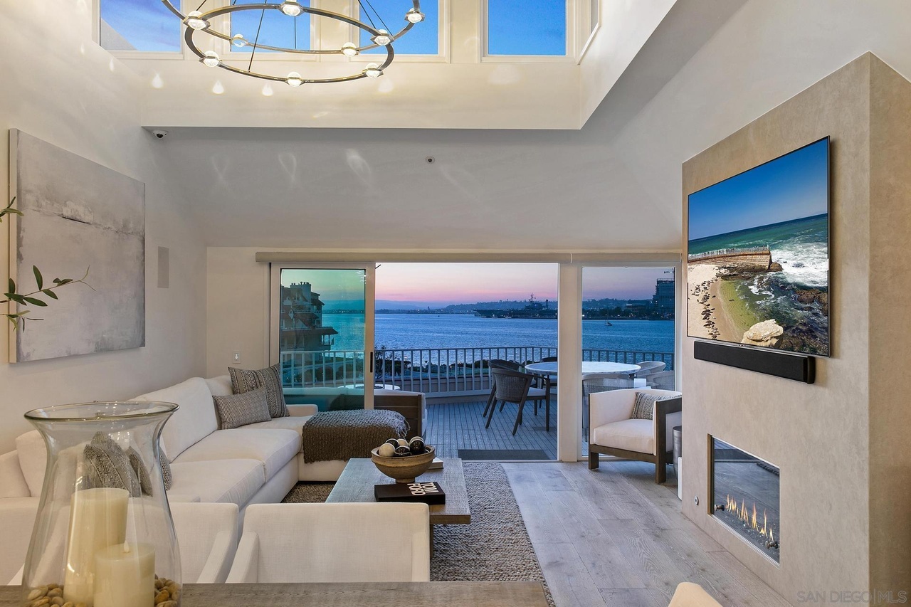 1101 1st St #403, Coronado, CA 92118