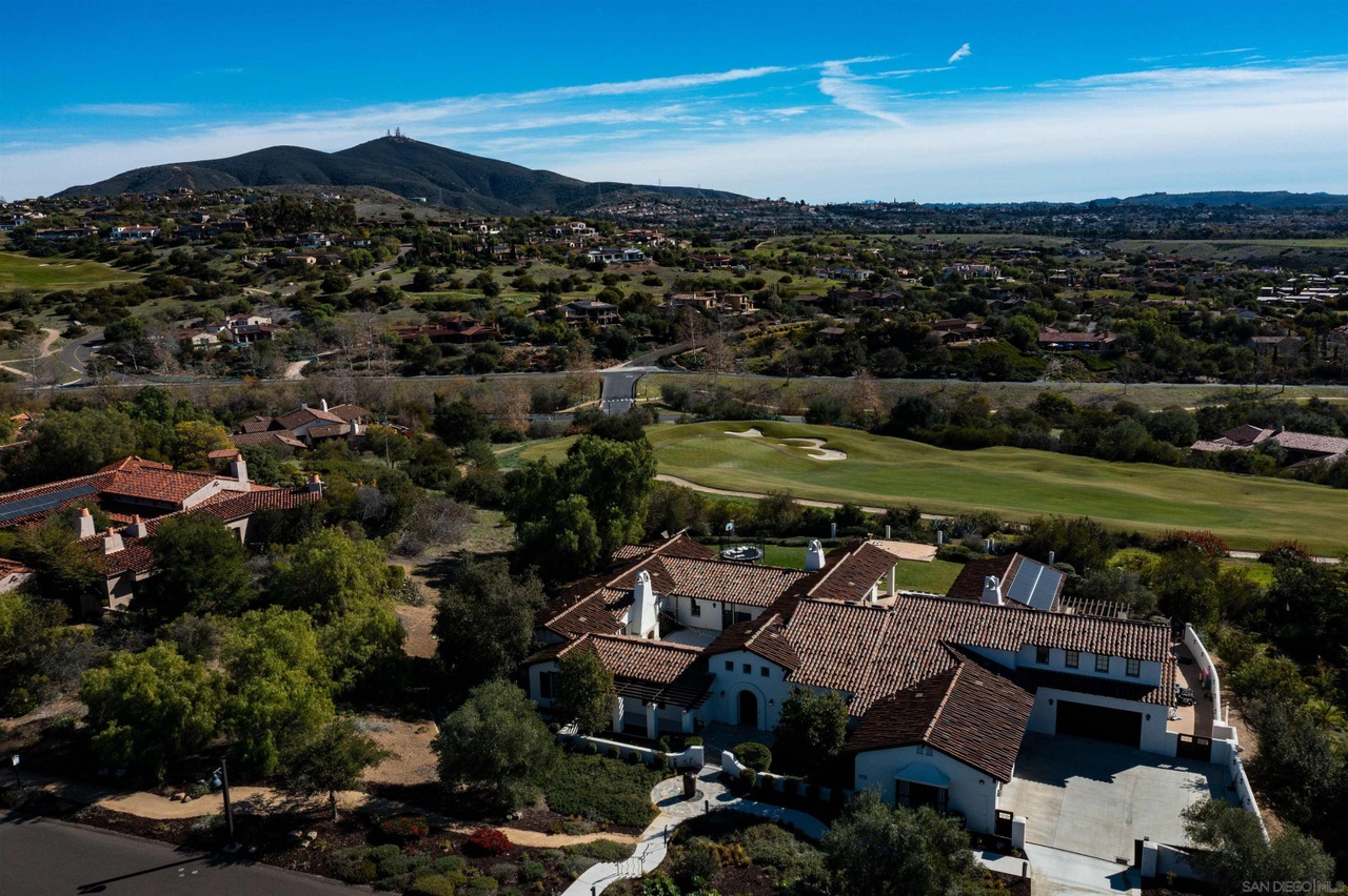 UG-O。 7995 Entrada De Luz W, San Diego, CA 92127 | Redfin