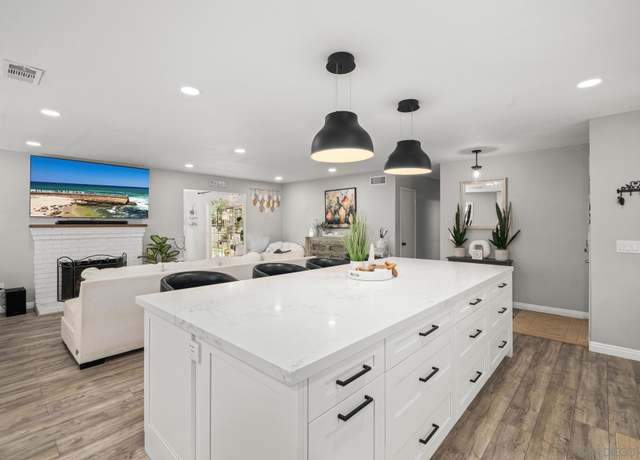 Property at 6521 Cowles Mountain Blvd, San Diego, CA 92119, 3 beds, 2 baths