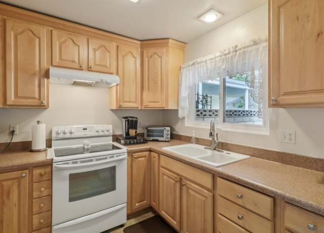 Property at 3865 Bay Leaf Way, Oceanside, CA 92057, 2 beds, 2 baths