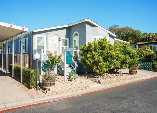 Property at 13327 Casa Vista St, Poway, CA 92064, 2 beds, 2 baths